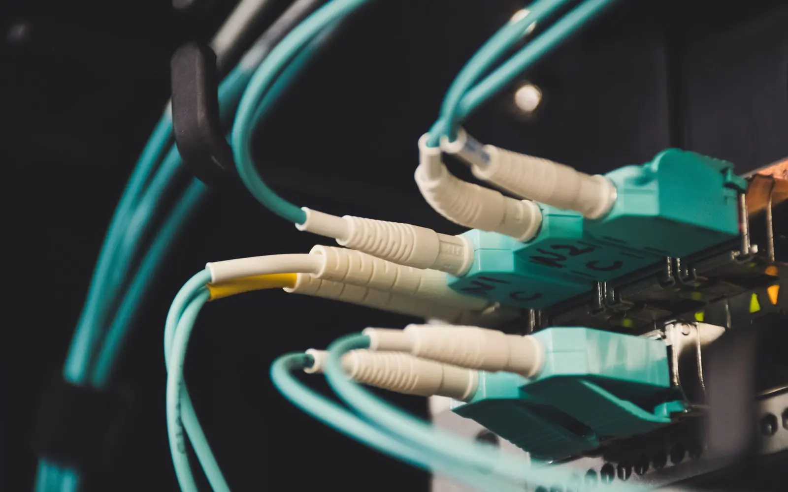 اجرای فیبر نوری و GPON برای پروژه‌های سازمانی